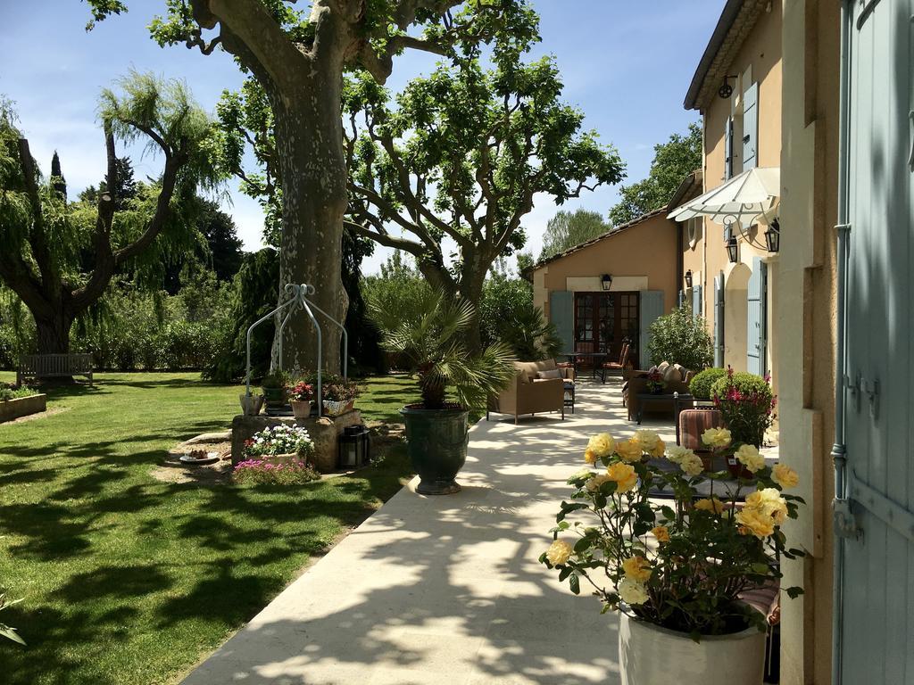 Villa Mas St Jean B&B Noves Exterior photo
