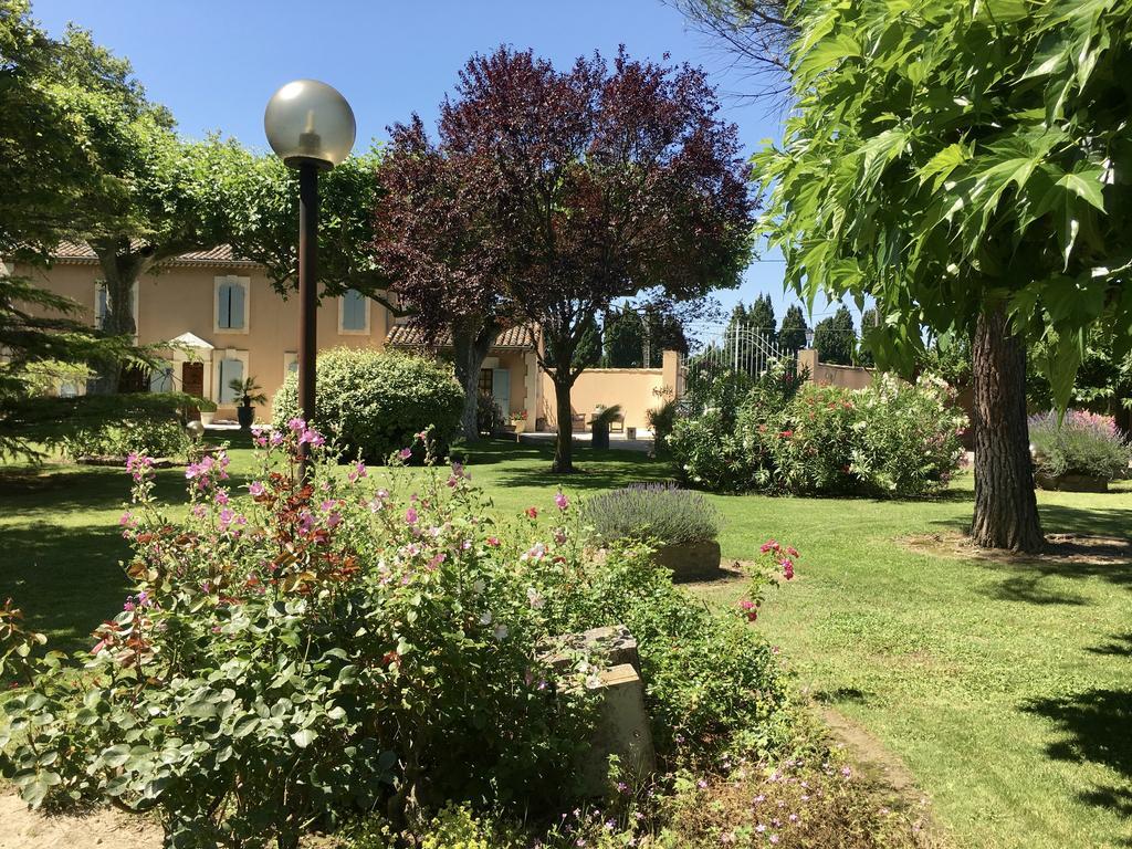 Villa Mas St Jean B&B Noves Exterior photo