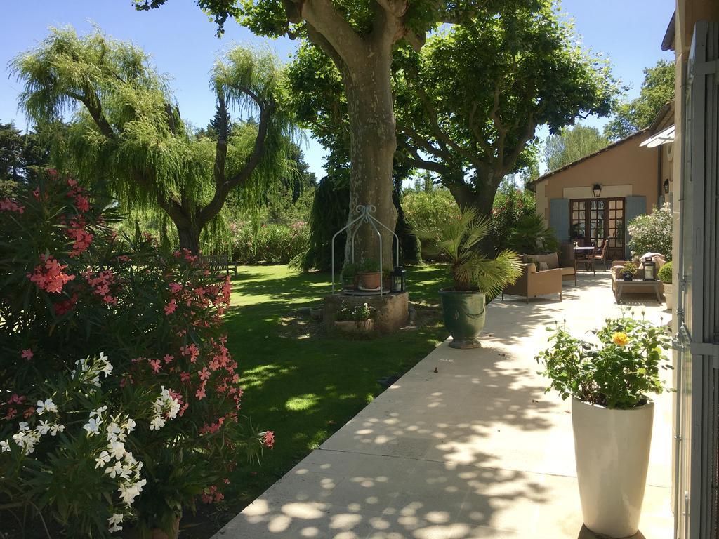 Villa Mas St Jean B&B Noves Exterior photo