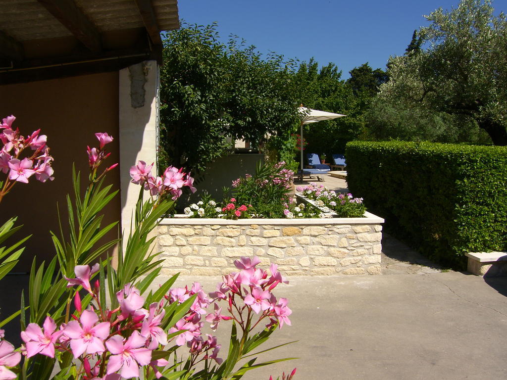 Villa Mas St Jean B&B Noves Exterior photo
